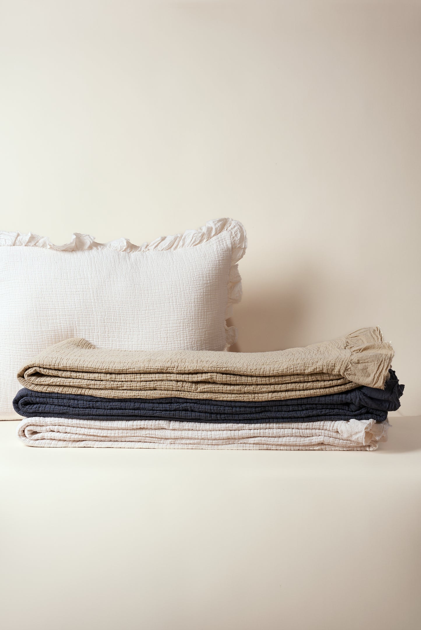 TAIE DE COUSSIN VOLANTÉE