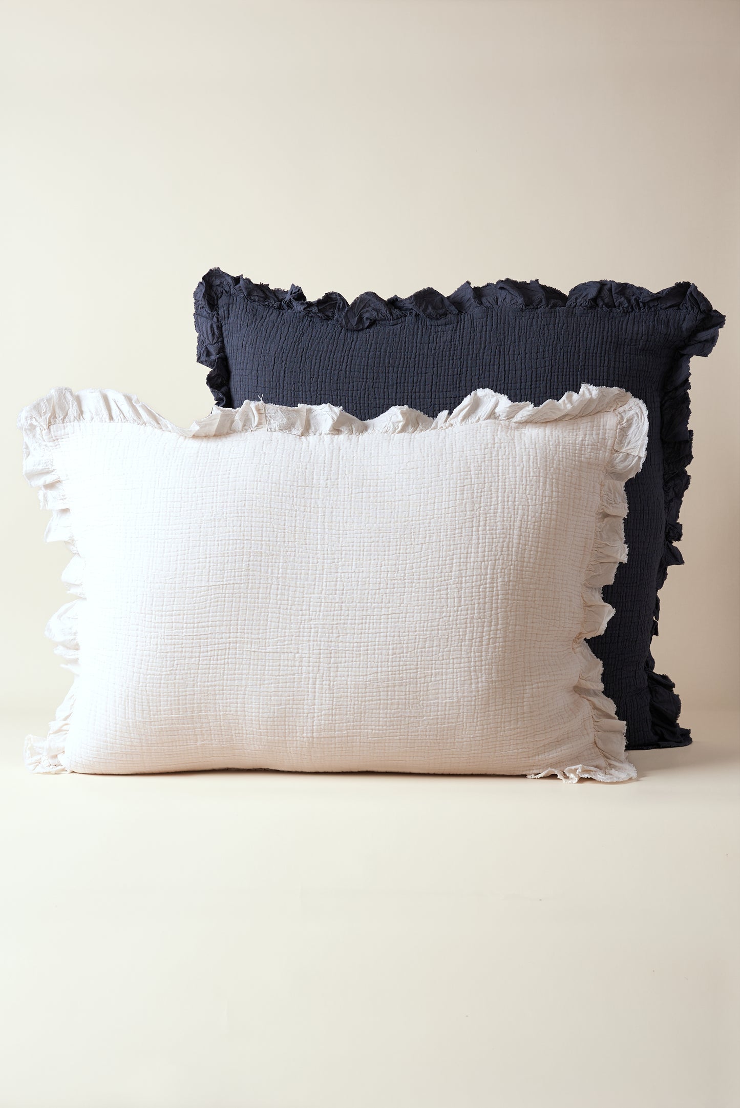 TAIE DE COUSSIN VOLANTÉE
